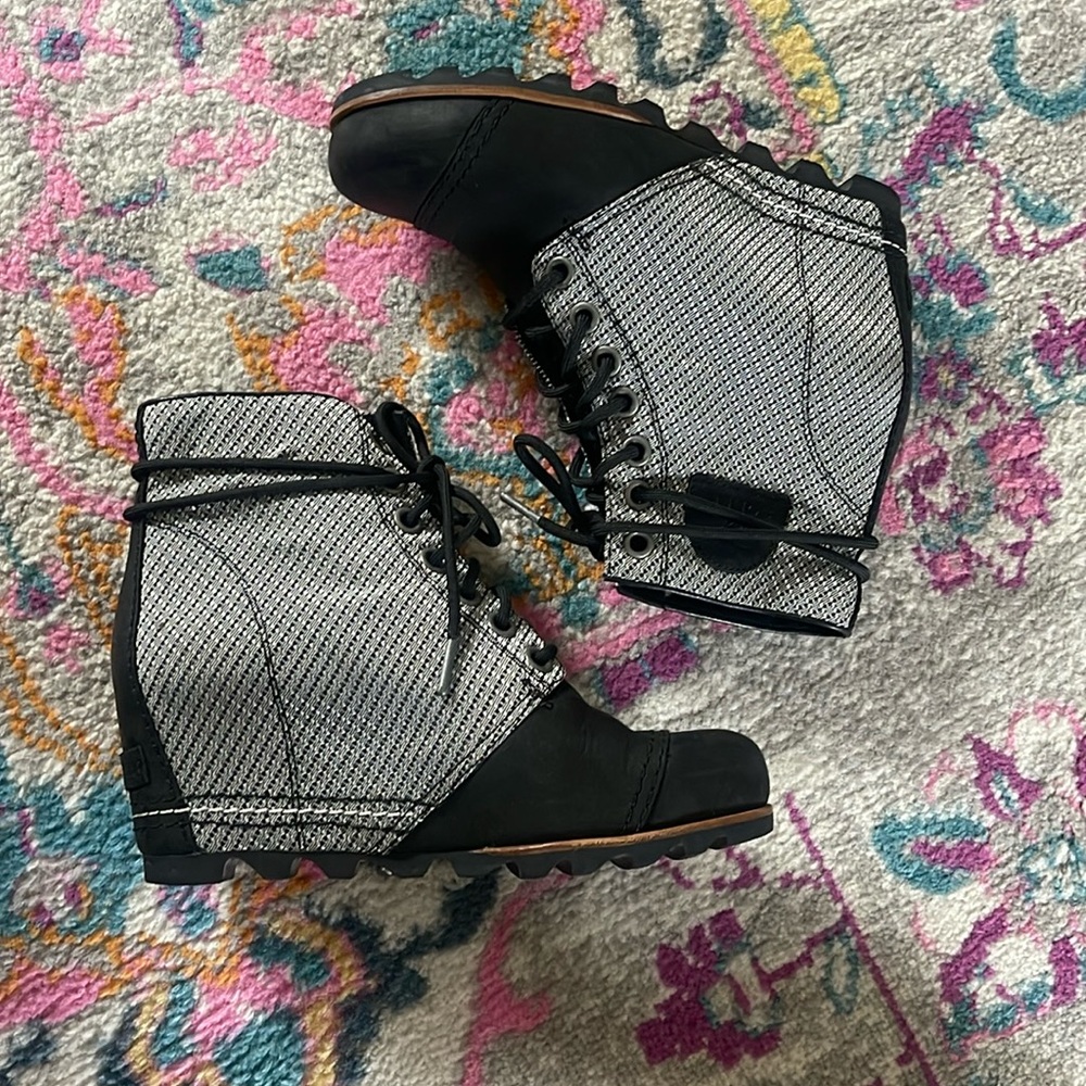 Cute SOREL wedge boots!!